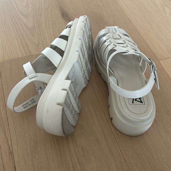 Chinese Laundry sandals - Picture 4 of 4